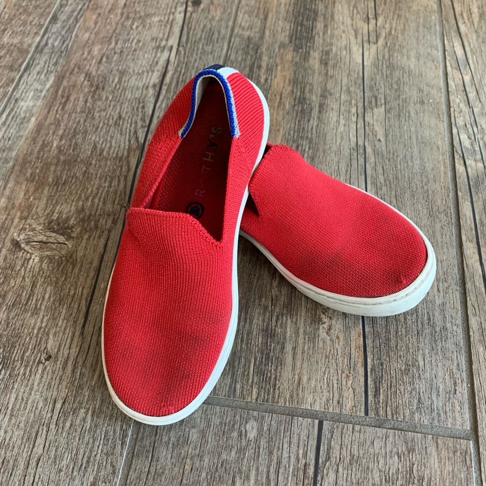 Red kids Rothys. Size 2. Gender neutral